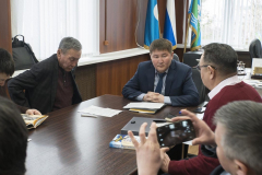Прием у главы Томпонского улуса Якова Степанова. п. Хандыга. 2 апреля 2018 г.